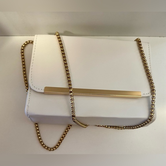 💫Luxury White & Gold Chain Purse 💖 Chic Modern Crossbody for Elegant Style. 💫 - Picture 4 of 5